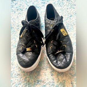 🖤💛GUESS Loven Sneakers Black Size 8 1/2🖤💛